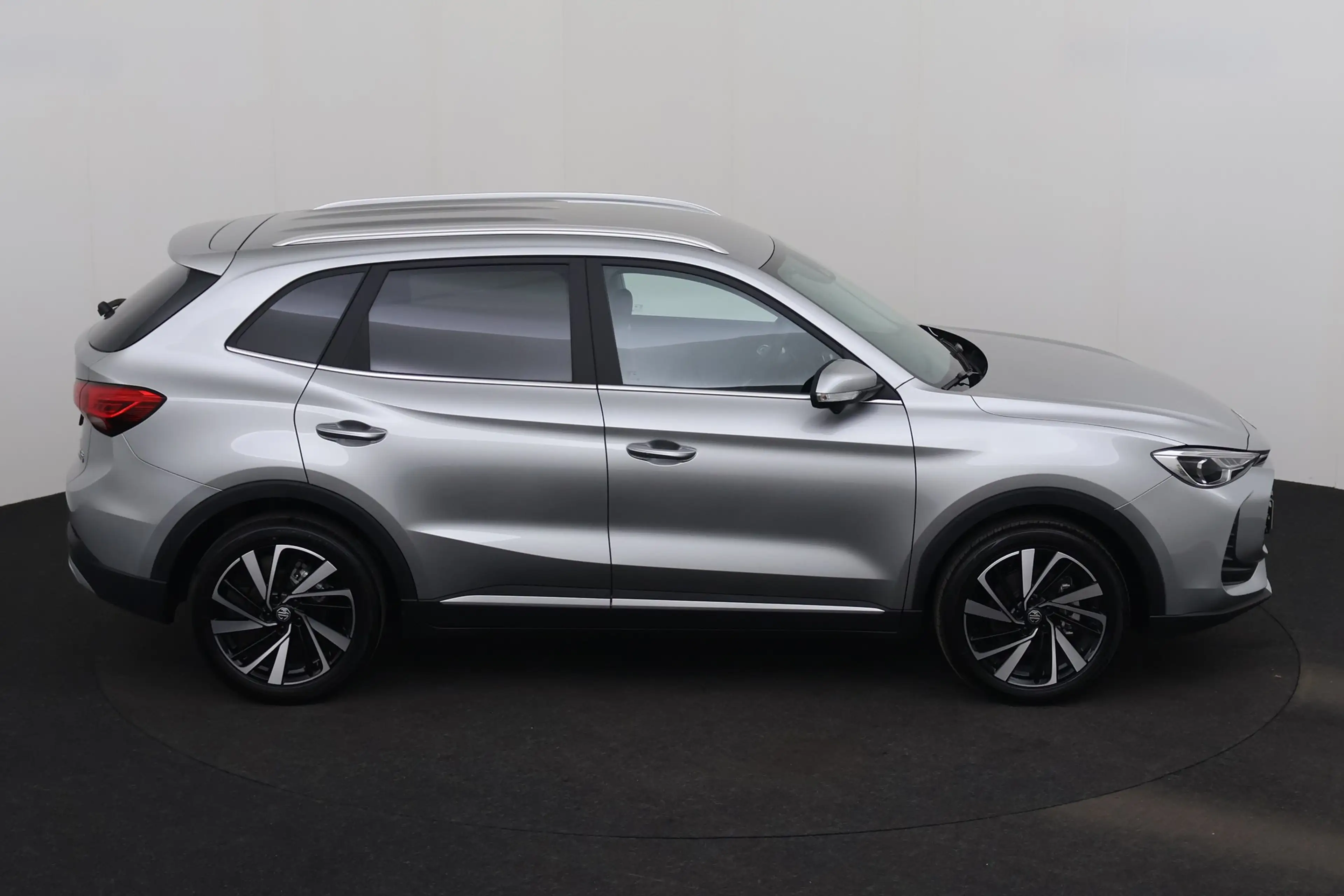 MG ZS 1.5 L LUXURY HYBRIDE + A/T + GPS + LEDER + CARPLAY — photo 5