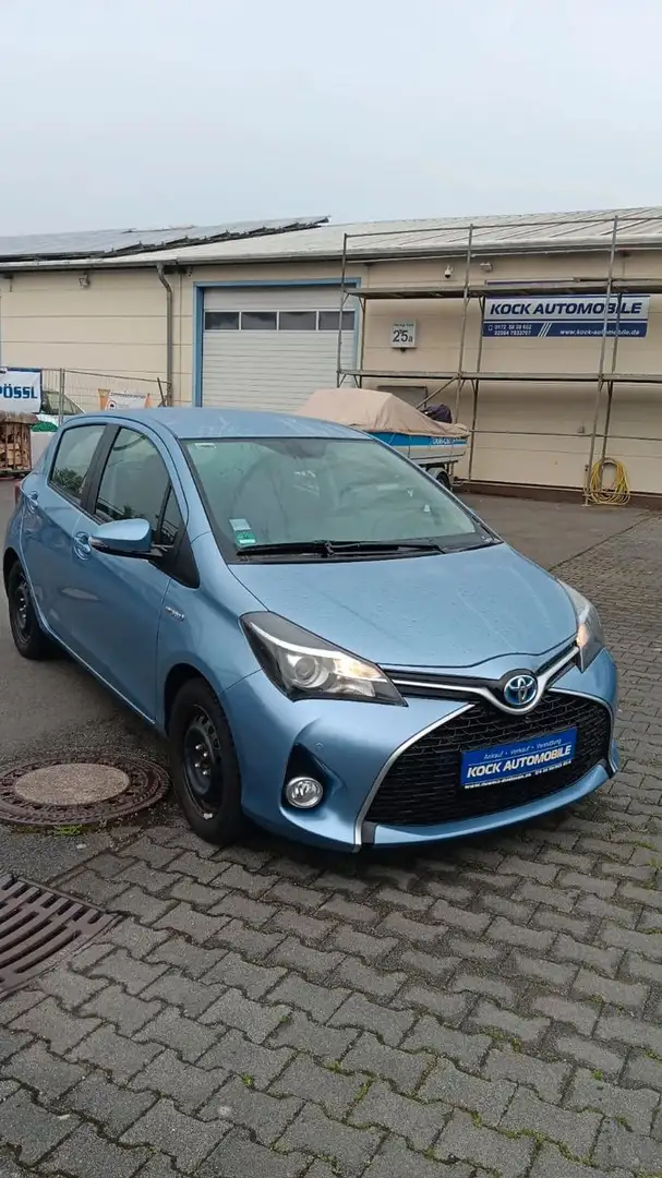 Toyota Yaris Lounge Hybrid Blauw - 1