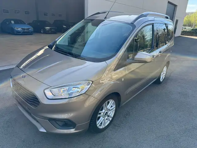 Ford Tourneo Courier 1.5 TDCi Titanium