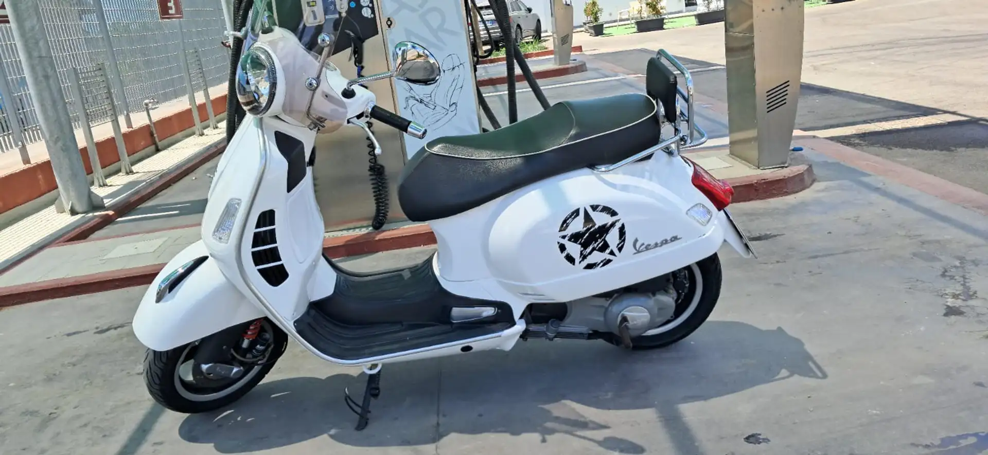 Piaggio GTS 300 Bianco - 2