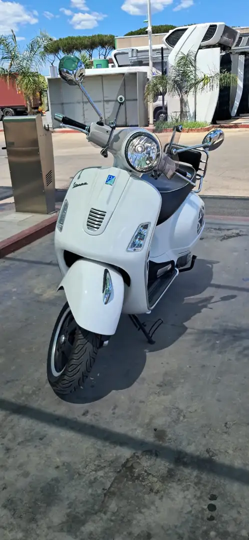 Piaggio GTS 300 Bianco - 1
