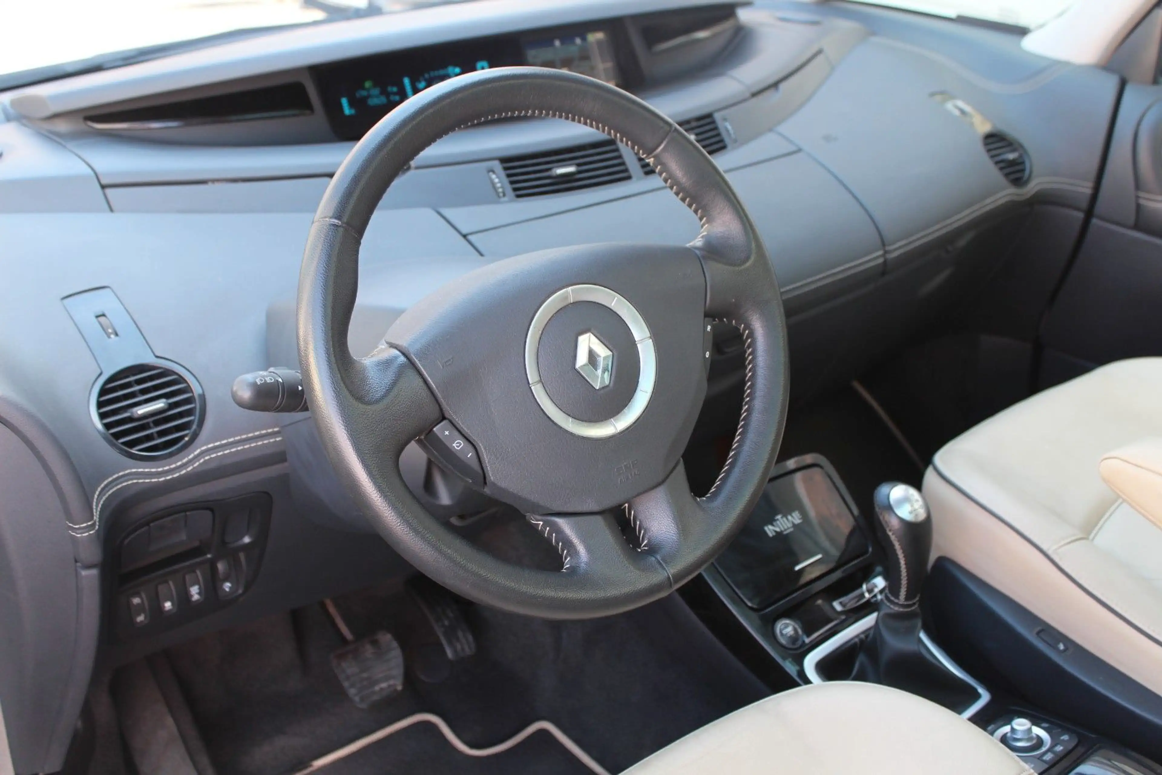 Renault Grand Espace 2.0 dCi Initiale Paris Pano*Xenon — photo 9
