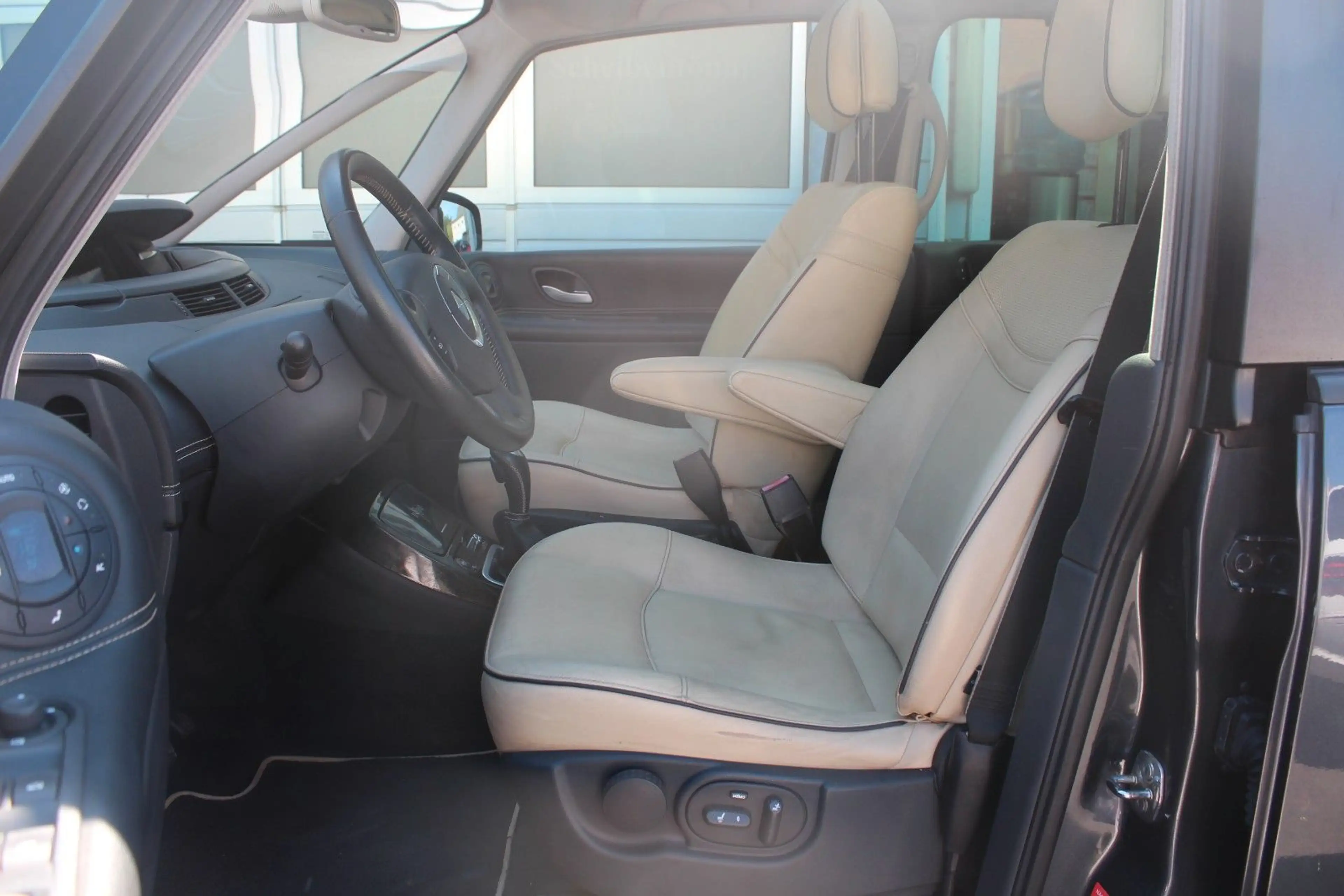 Renault Grand Espace 2.0 dCi Initiale Paris Pano*Xenon — photo 8