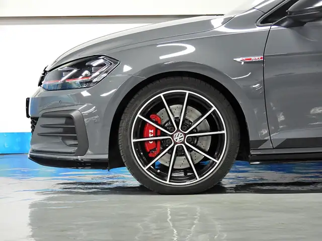 Volkswagen Golf view 3