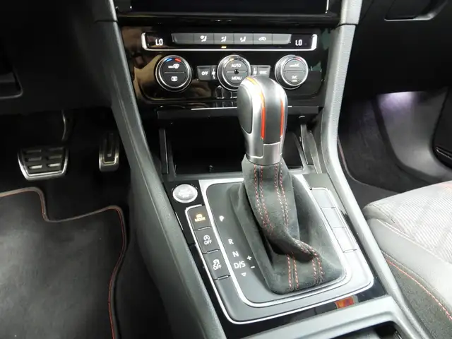 Volkswagen Golf view 18