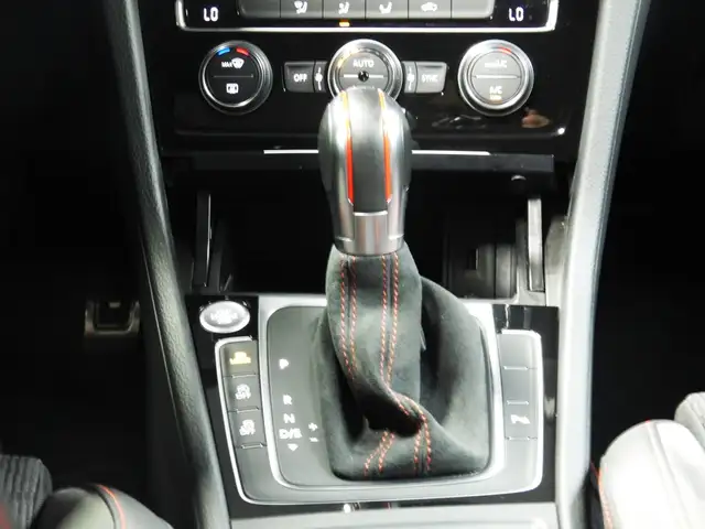 Volkswagen Golf view 24