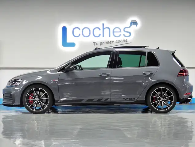 Volkswagen Golf view 2
