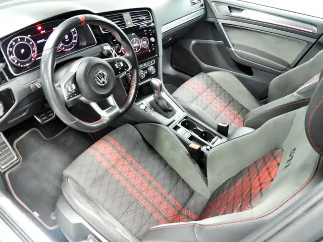Volkswagen Golf view 13