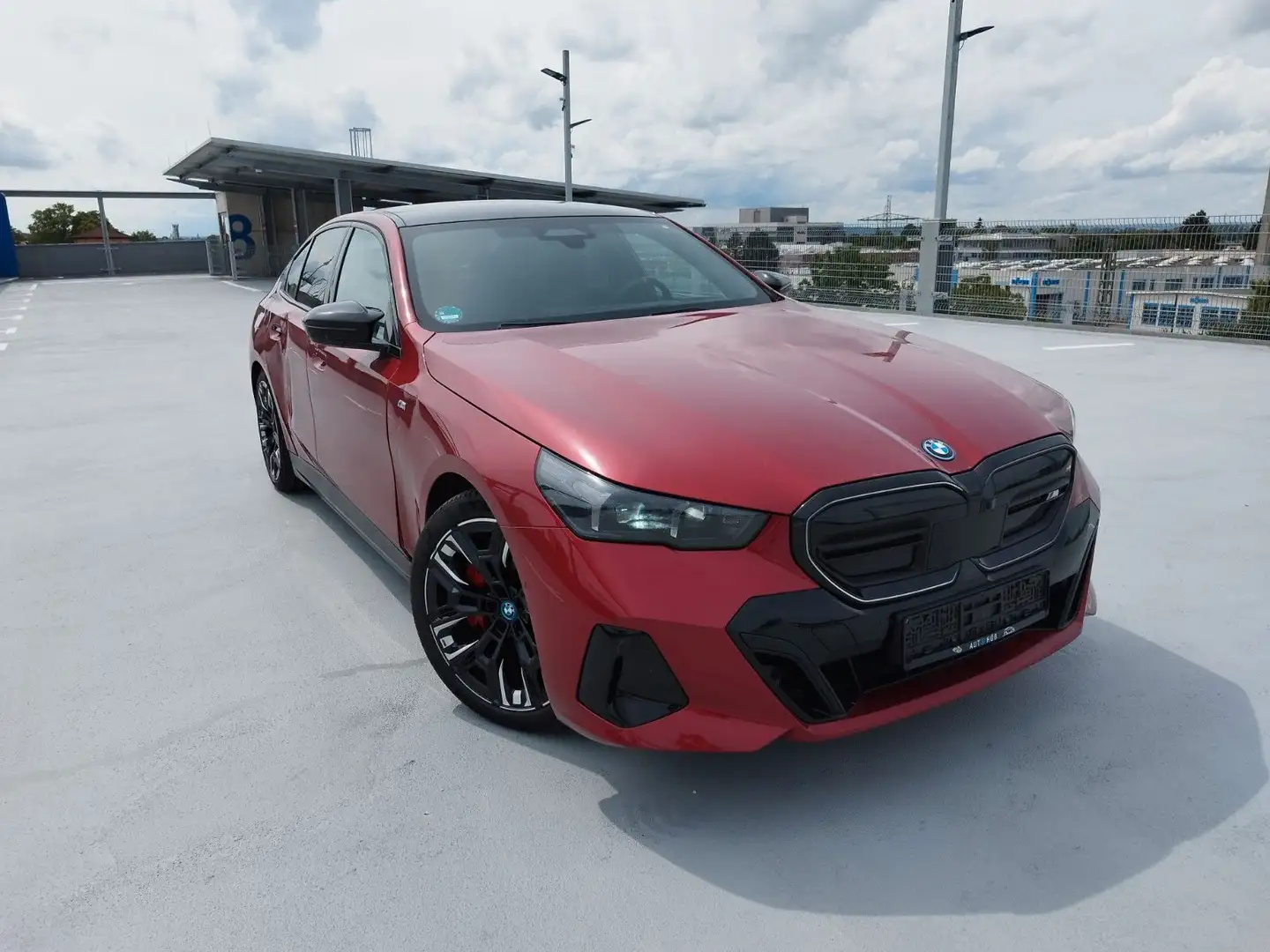 BMW i5 M60 xDrive B&W/adaptFahrw/360°/Pano/AHK/NP125 Červená - 1