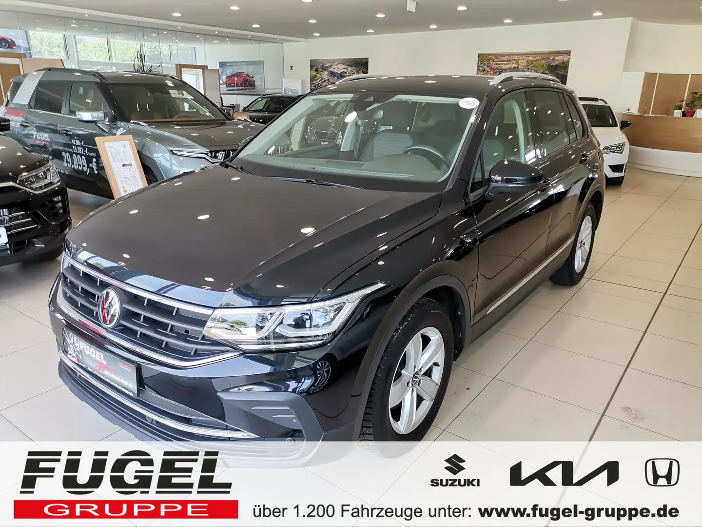 Volkswagen Tiguan 1.5 TSI Life Winter|LED|Navi|ACC Zwart - 1