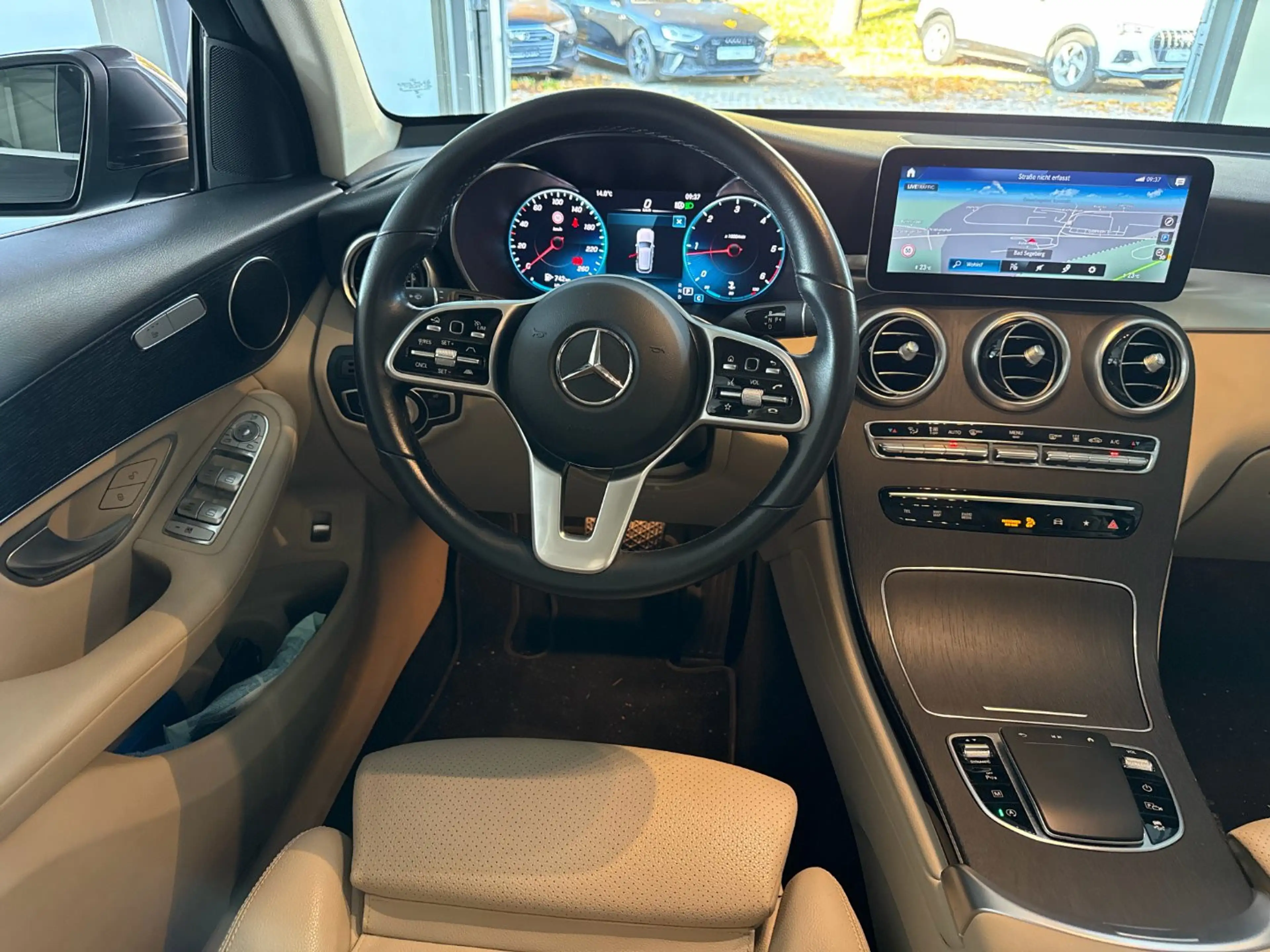 Mercedes-Benz GLC 220 d 4Matic*Panorama*AHK — photo 11