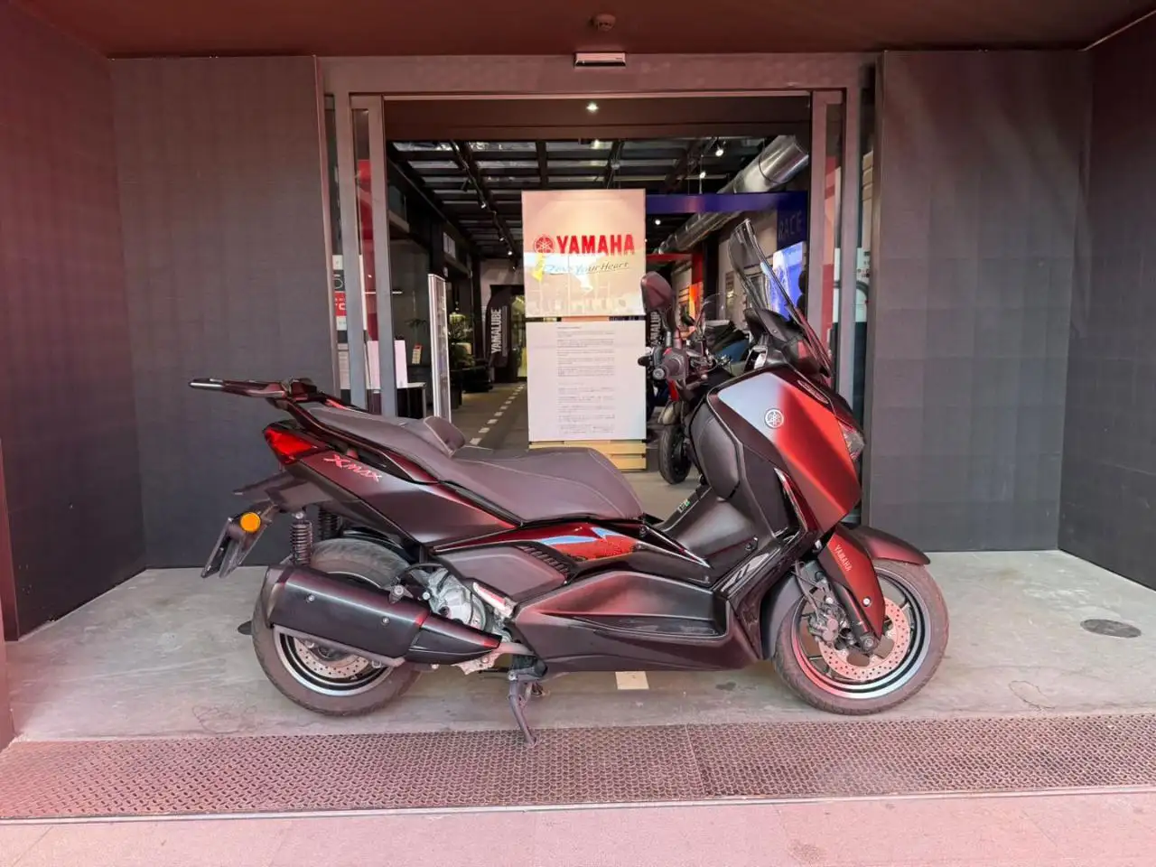 Yamaha X-Max 300