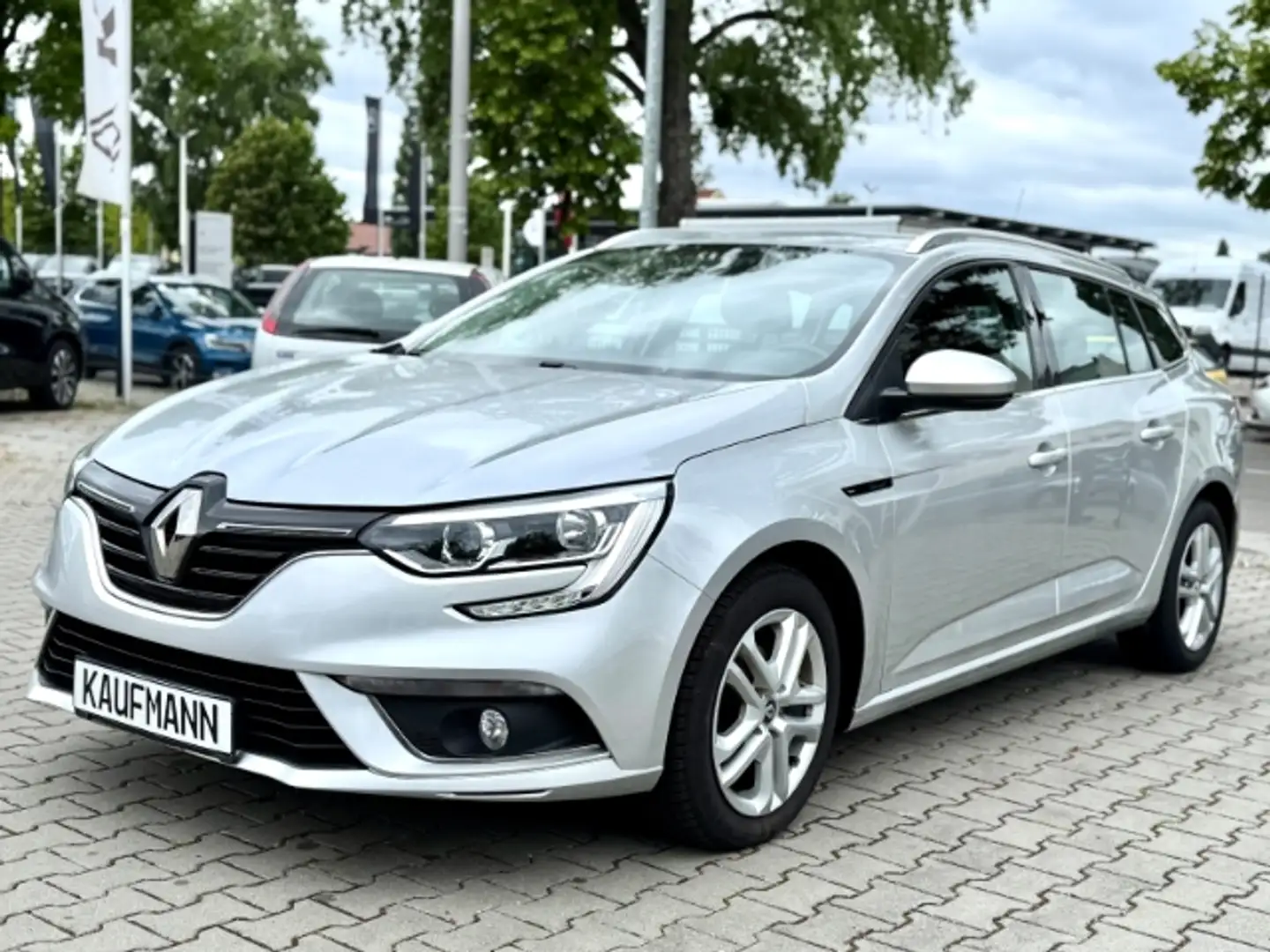 Renault Megane IV Grandtour Experience 1.5 dCi 110 Energy Argent - 1