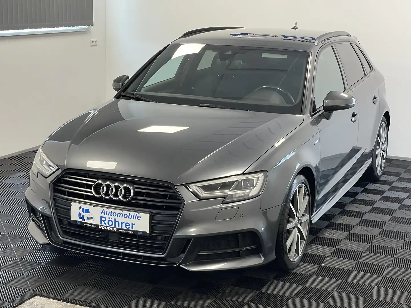 Audi A3 Sportback 2.0 TDI S-Line Virtual Exclusive Grau - 2
