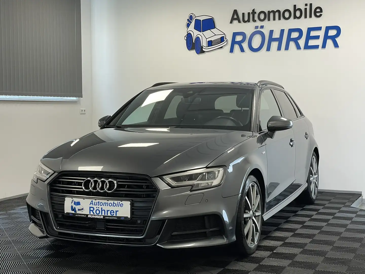 Audi A3 Sportback 2.0 TDI S-Line Virtual Exclusive Grau - 1