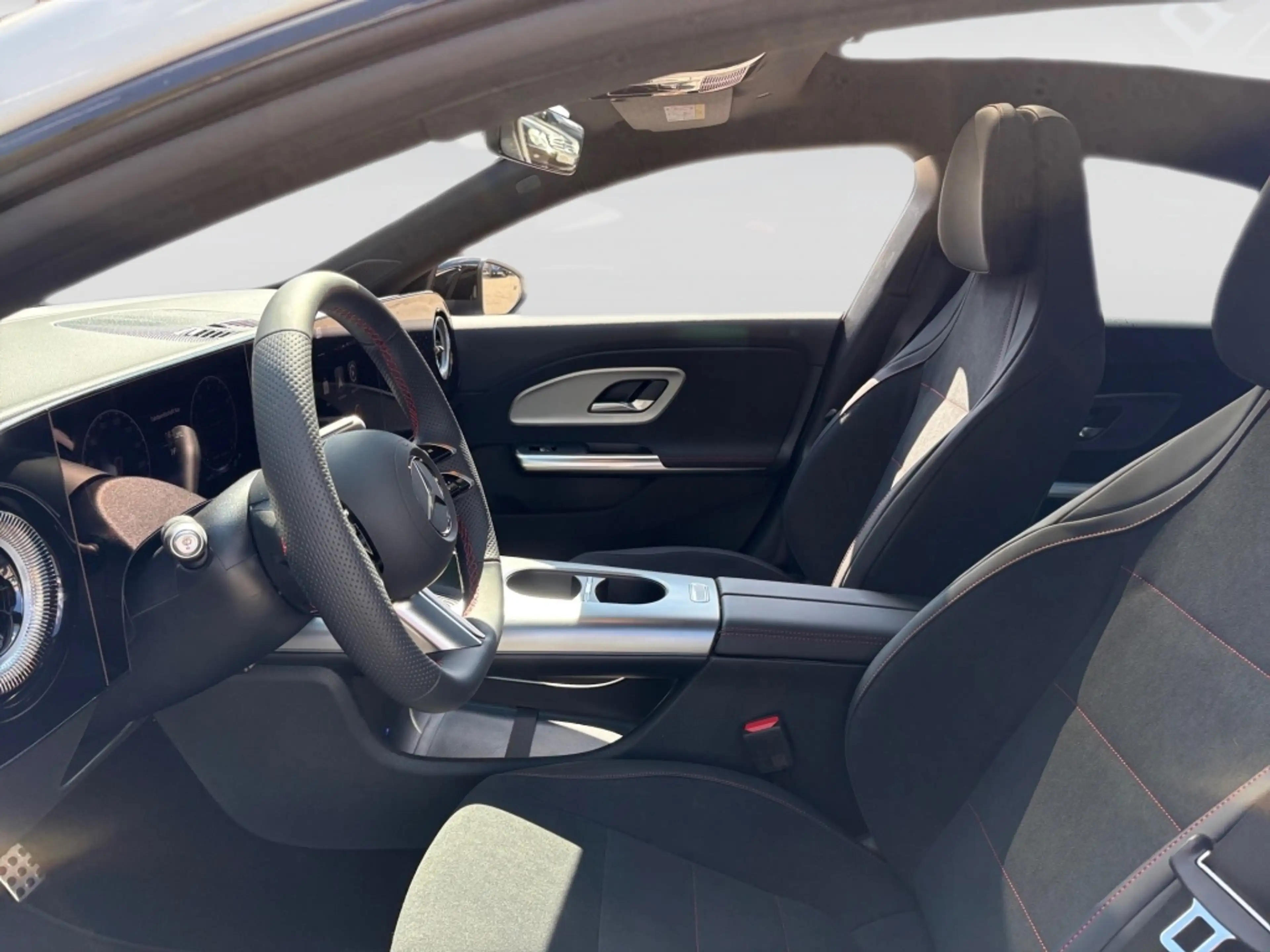 Mercedes-Benz CLA 180 AMG-Line+Night+Pano+DISTRON+KEYLESS+LED — photo 11