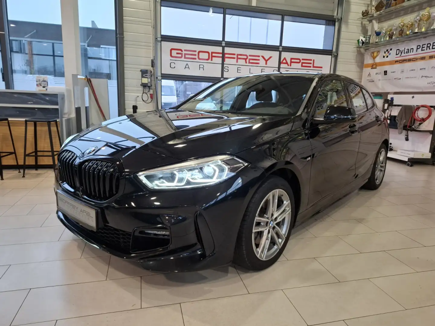 BMW 118 i M SPORT PAKET, 1 HAND, NAVI, LED, COCKPIT DIGITA Schwarz - 1