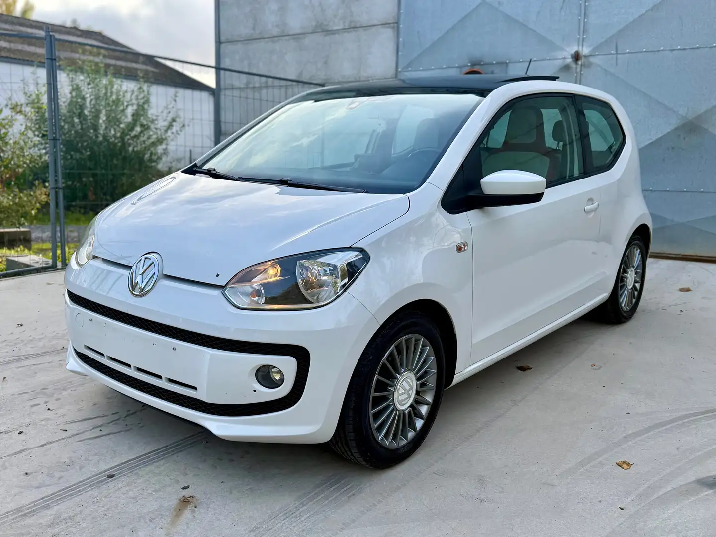 Volkswagen up! Up! 1.0i High up! BMT Blanc - 1