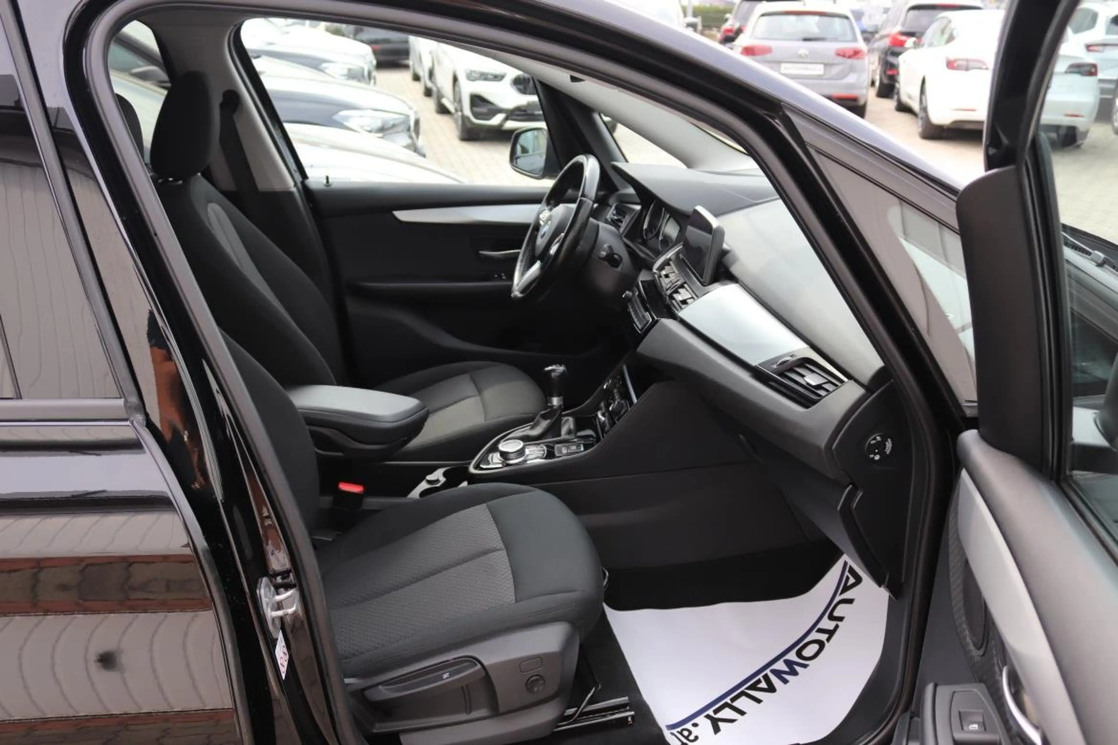 BMW 216 216 d Advantage — photo 9