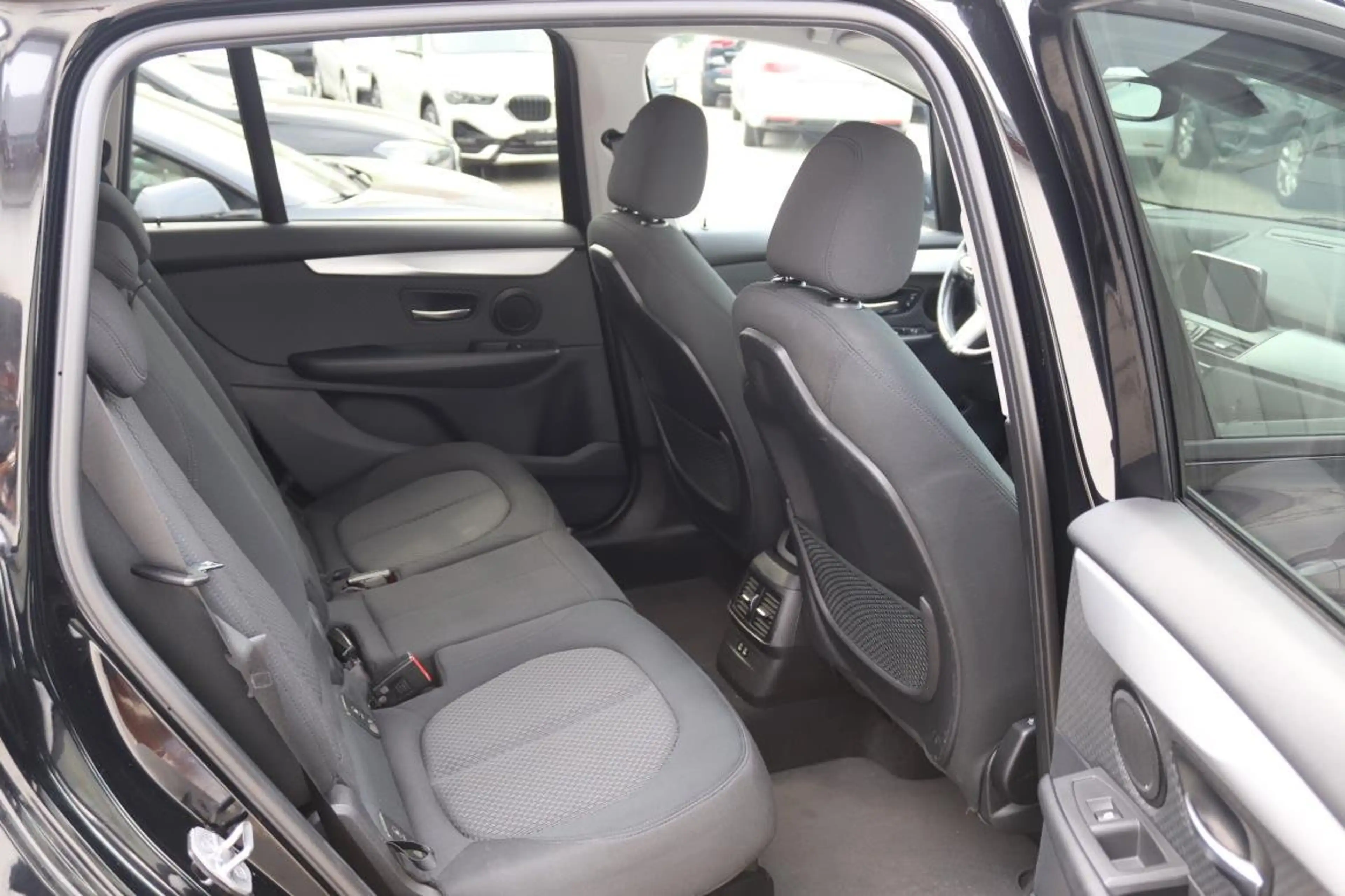 BMW 216 216 d Advantage — photo 8