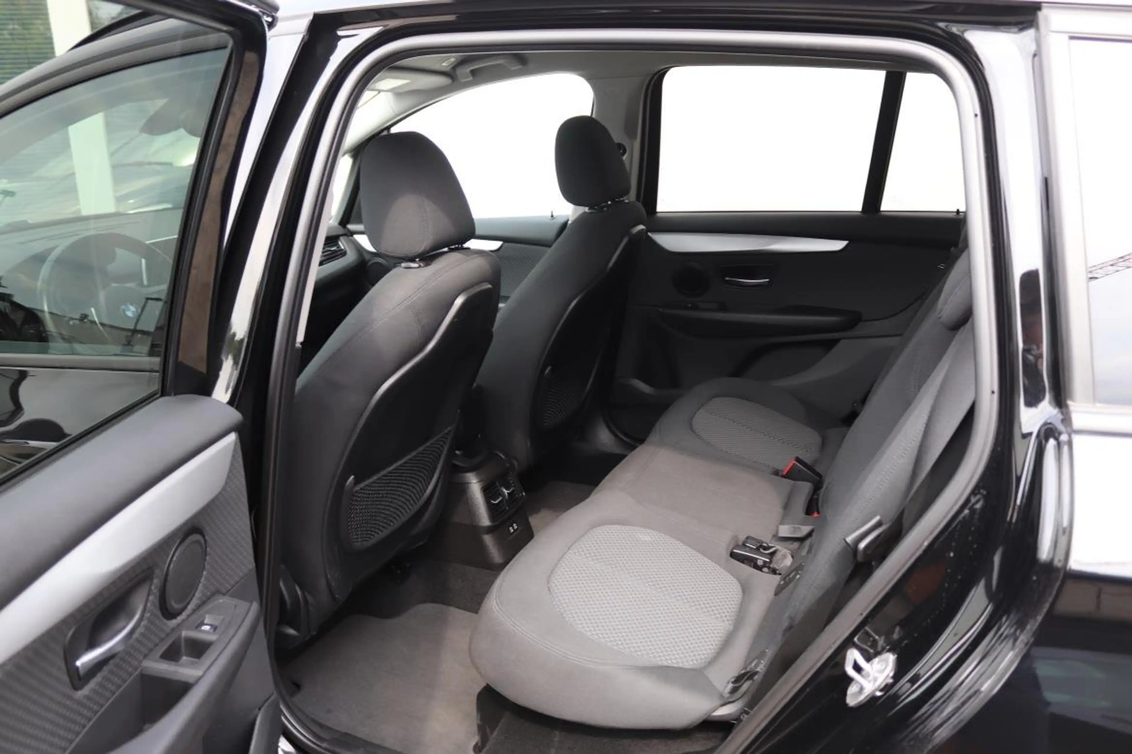 BMW 216 216 d Advantage — photo 6