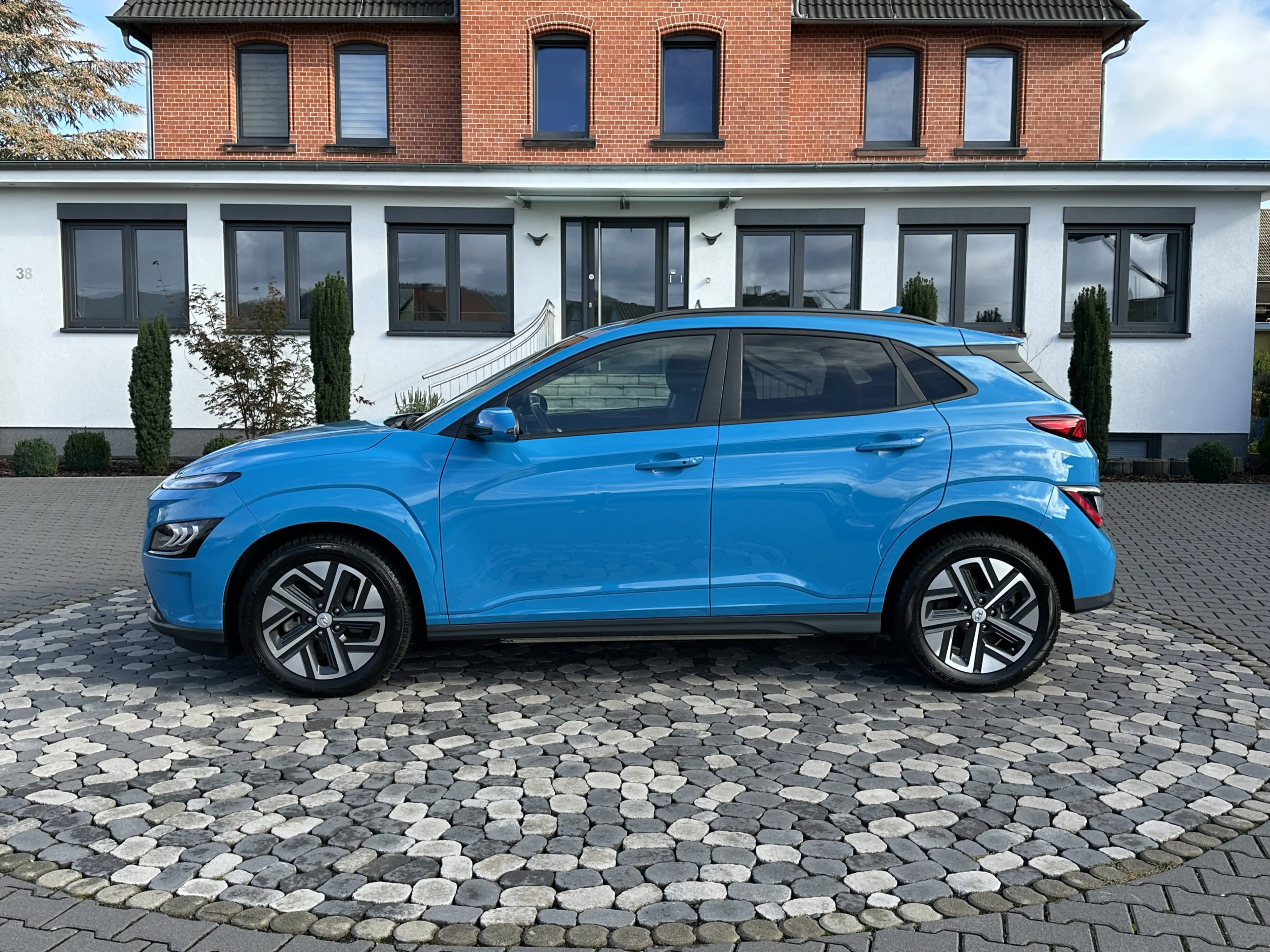 Hyundai KONA Trend LED NAV ACC KRELL WÄMPU 64KWh — photo 5