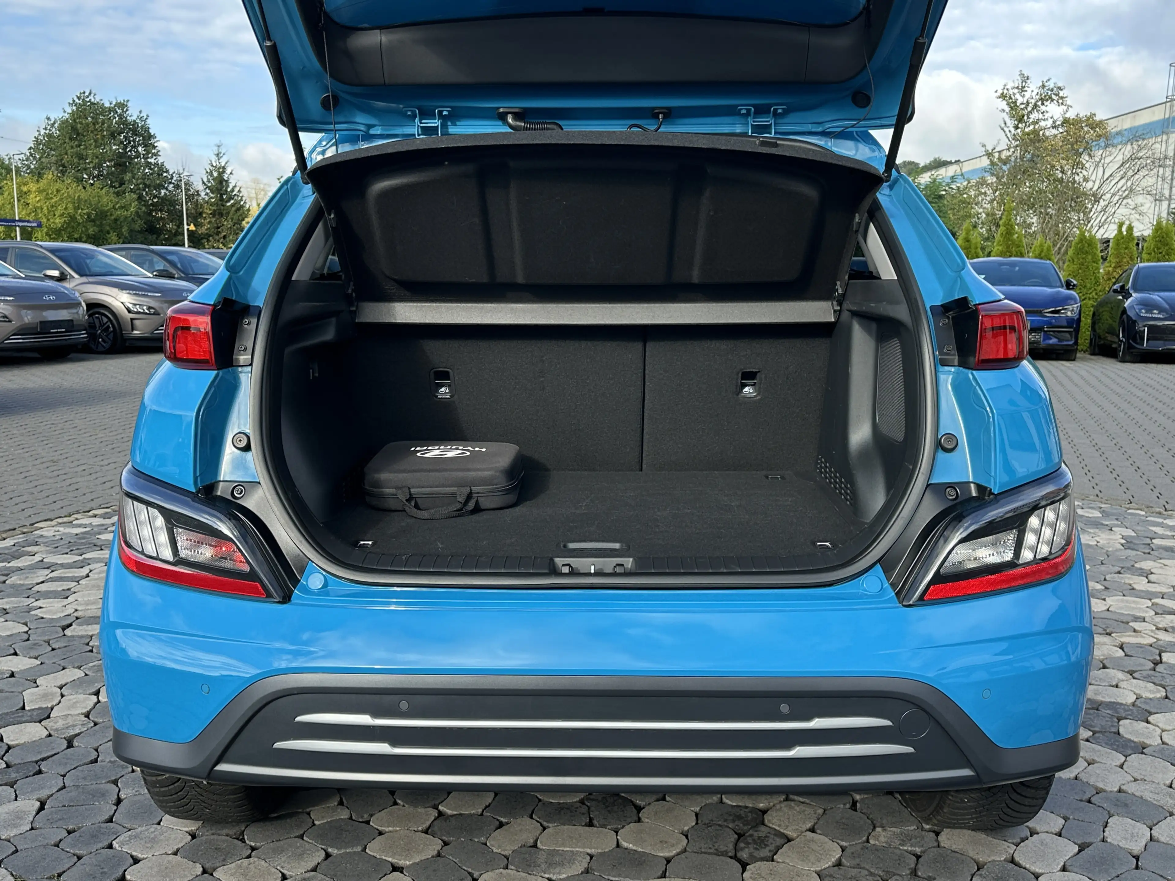 Hyundai KONA Trend LED NAV ACC KRELL WÄMPU 64KWh — photo 28