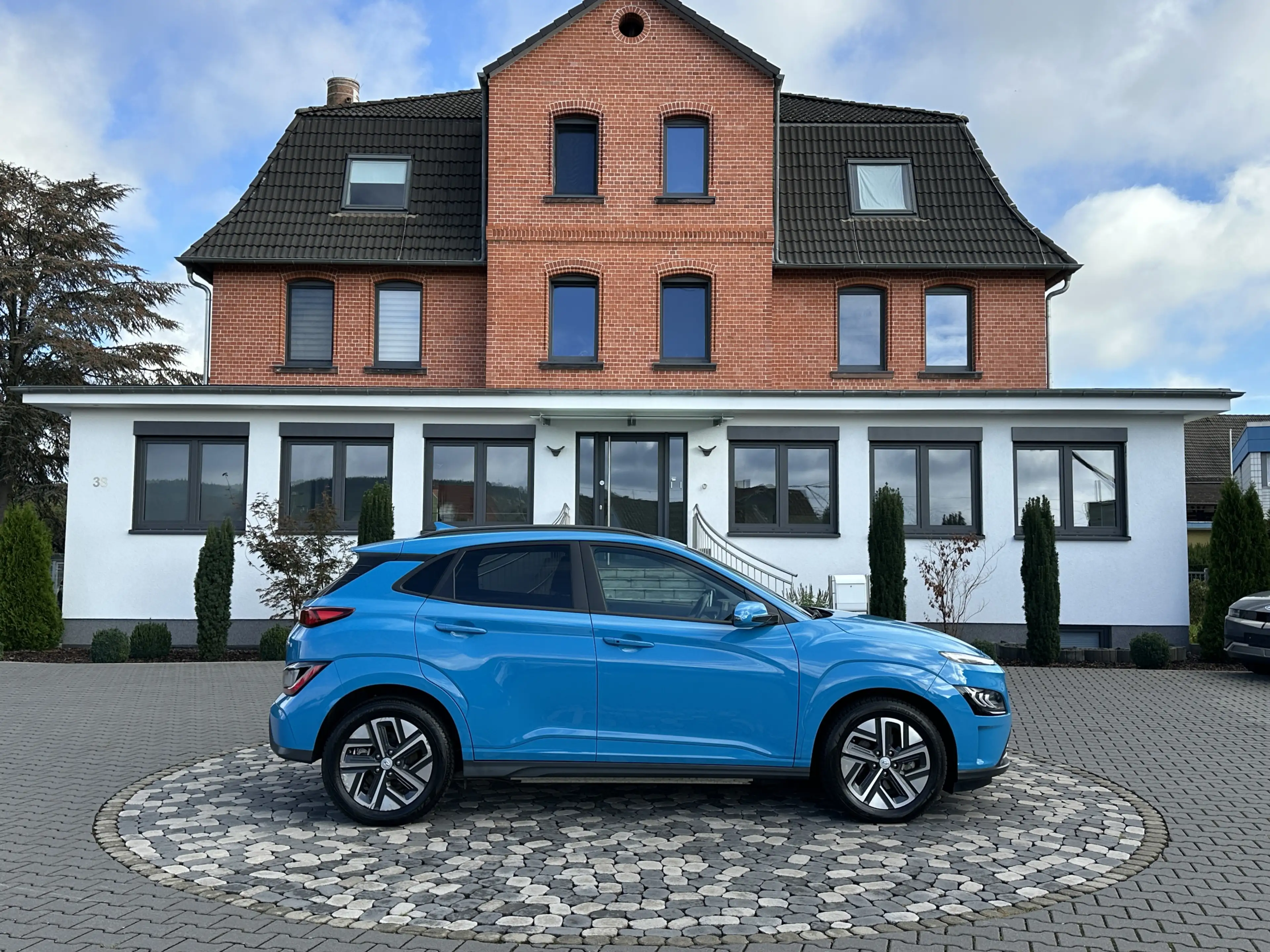 Hyundai KONA Trend LED NAV ACC KRELL WÄMPU 64KWh