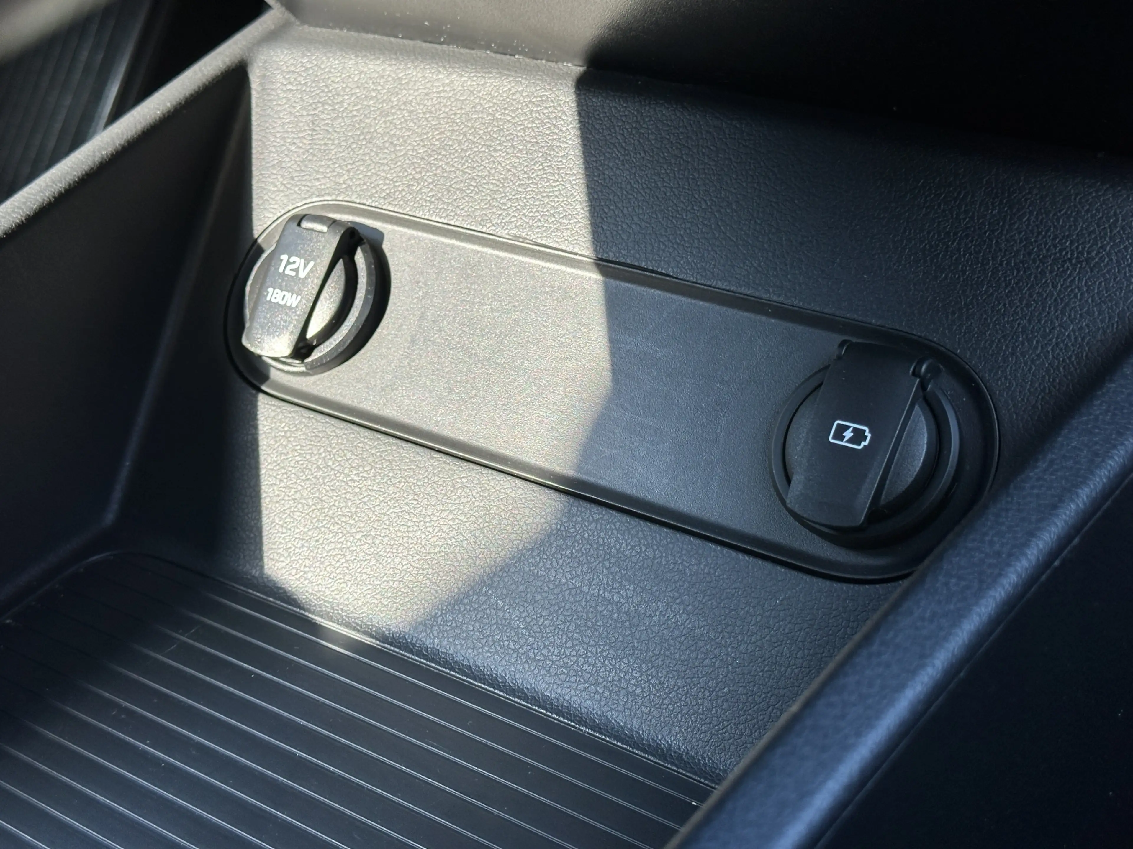 Hyundai KONA Trend LED NAV ACC KRELL WÄMPU 64KWh — photo 25