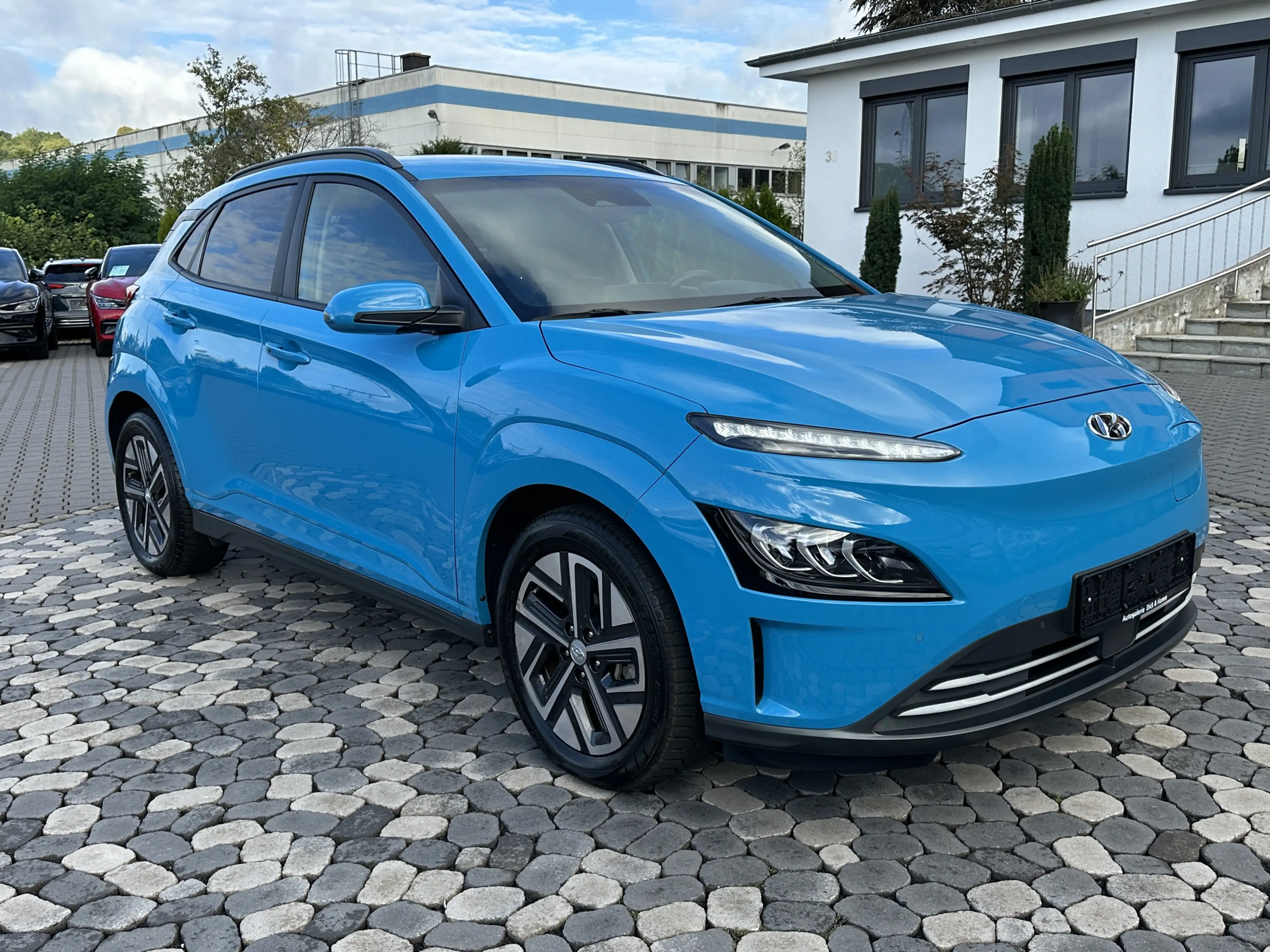 Hyundai KONA Trend LED NAV ACC KRELL WÄMPU 64KWh — photo 2