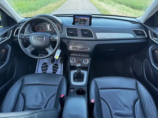 Audi Q3 view 3