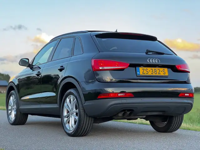 Audi Q3 view 7