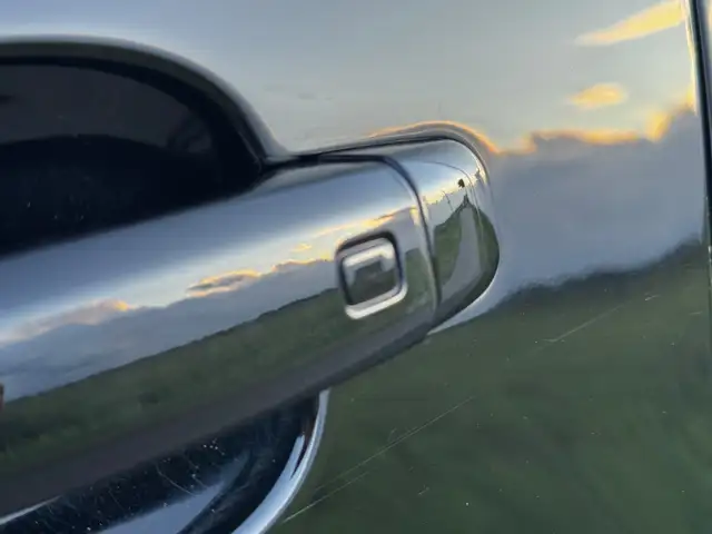 Audi Q3 view 14