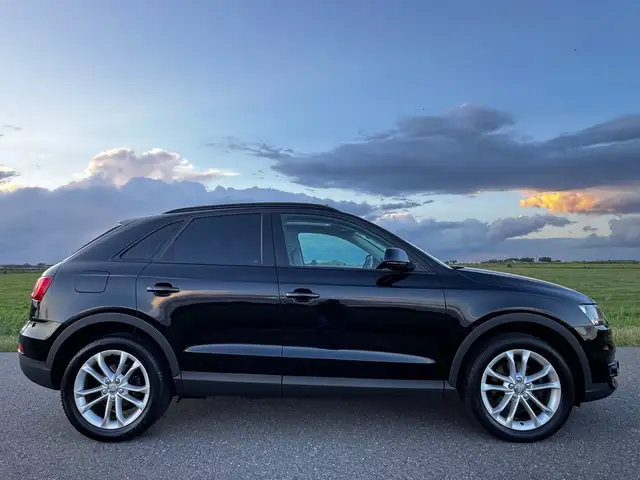 Audi Q3 view 13