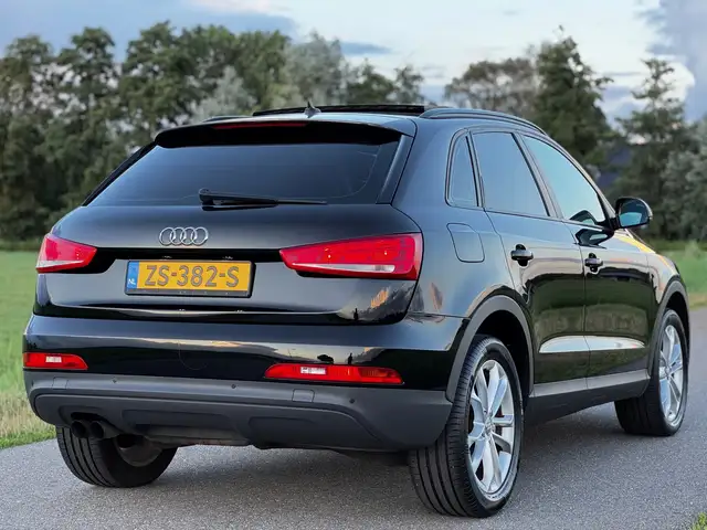 Audi Q3 view 9