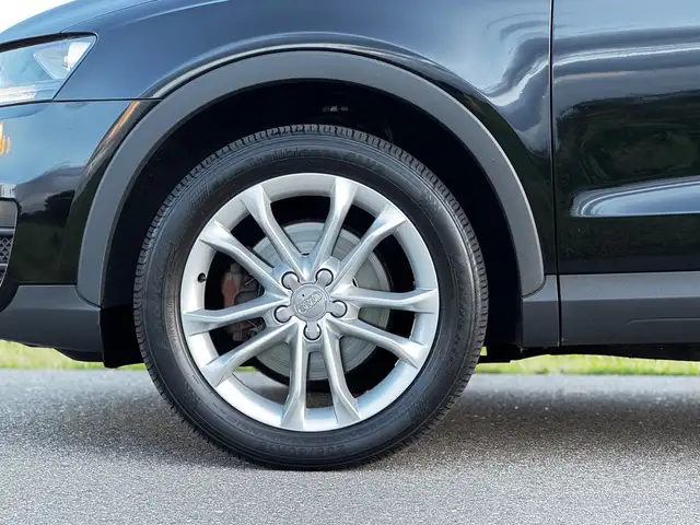 Audi Q3 view 6