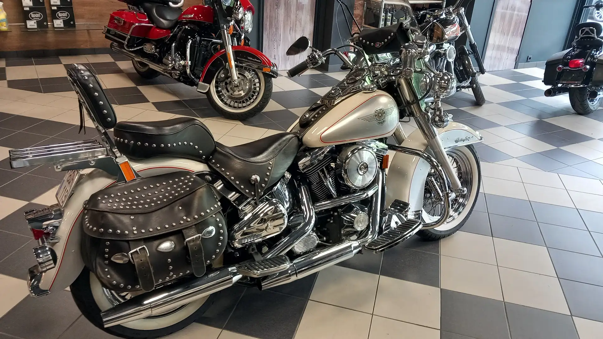 Harley-Davidson Heritage Classic Plateado - 1
