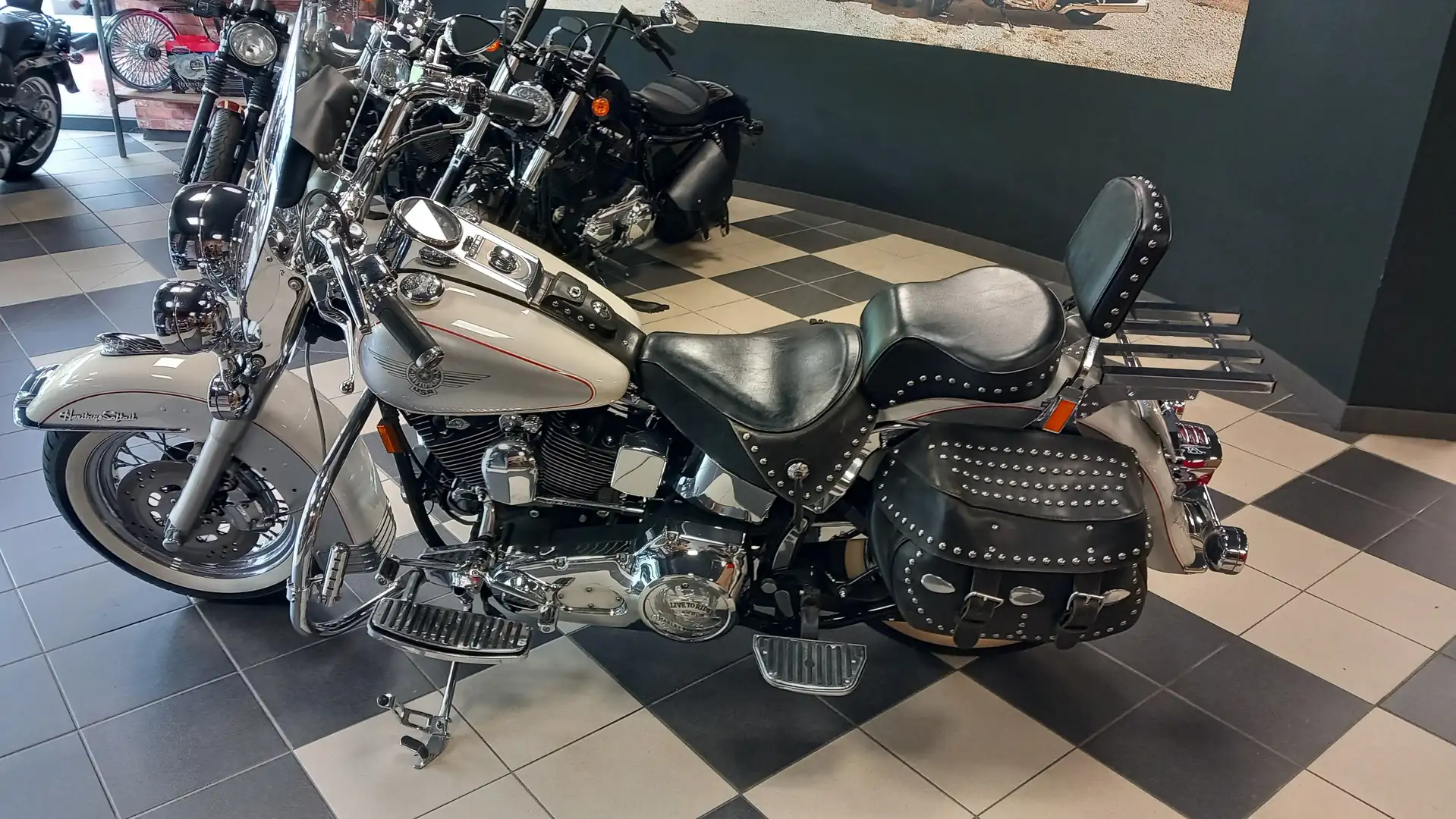 Harley-Davidson Heritage Classic Plateado - 2