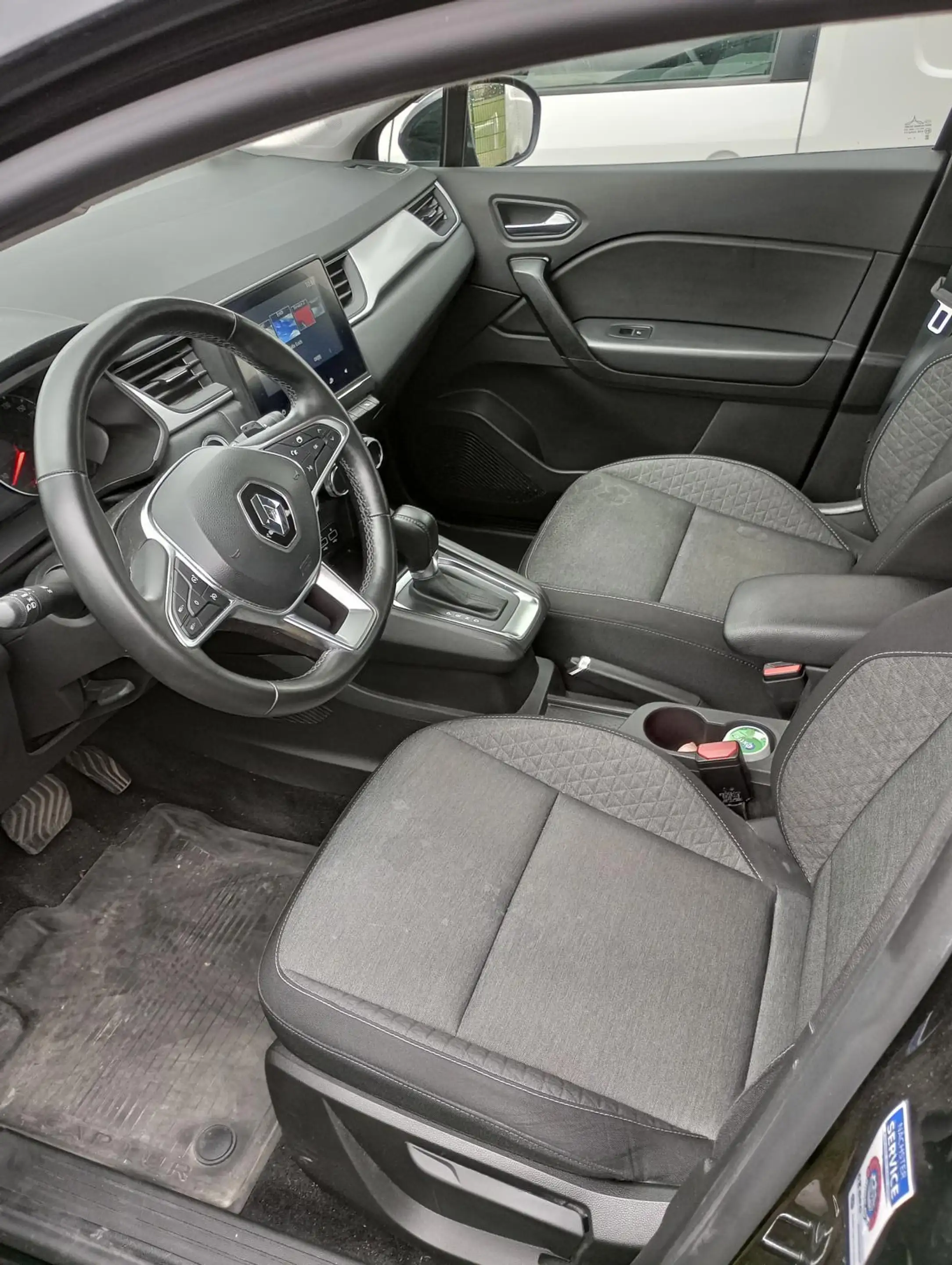 Renault Captur TCe 140 Mild Hybrid — photo 15