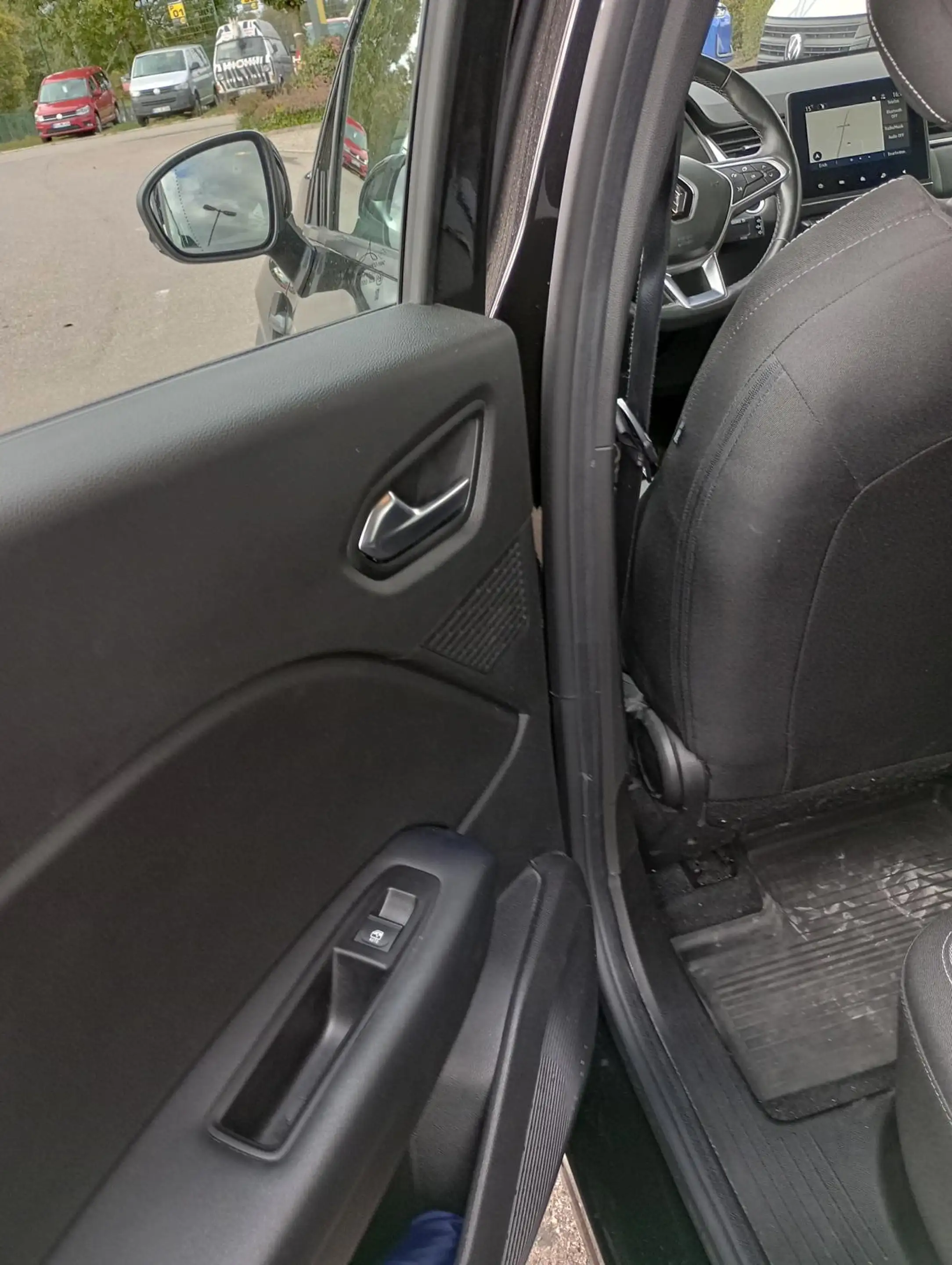 Renault Captur TCe 140 Mild Hybrid — photo 14