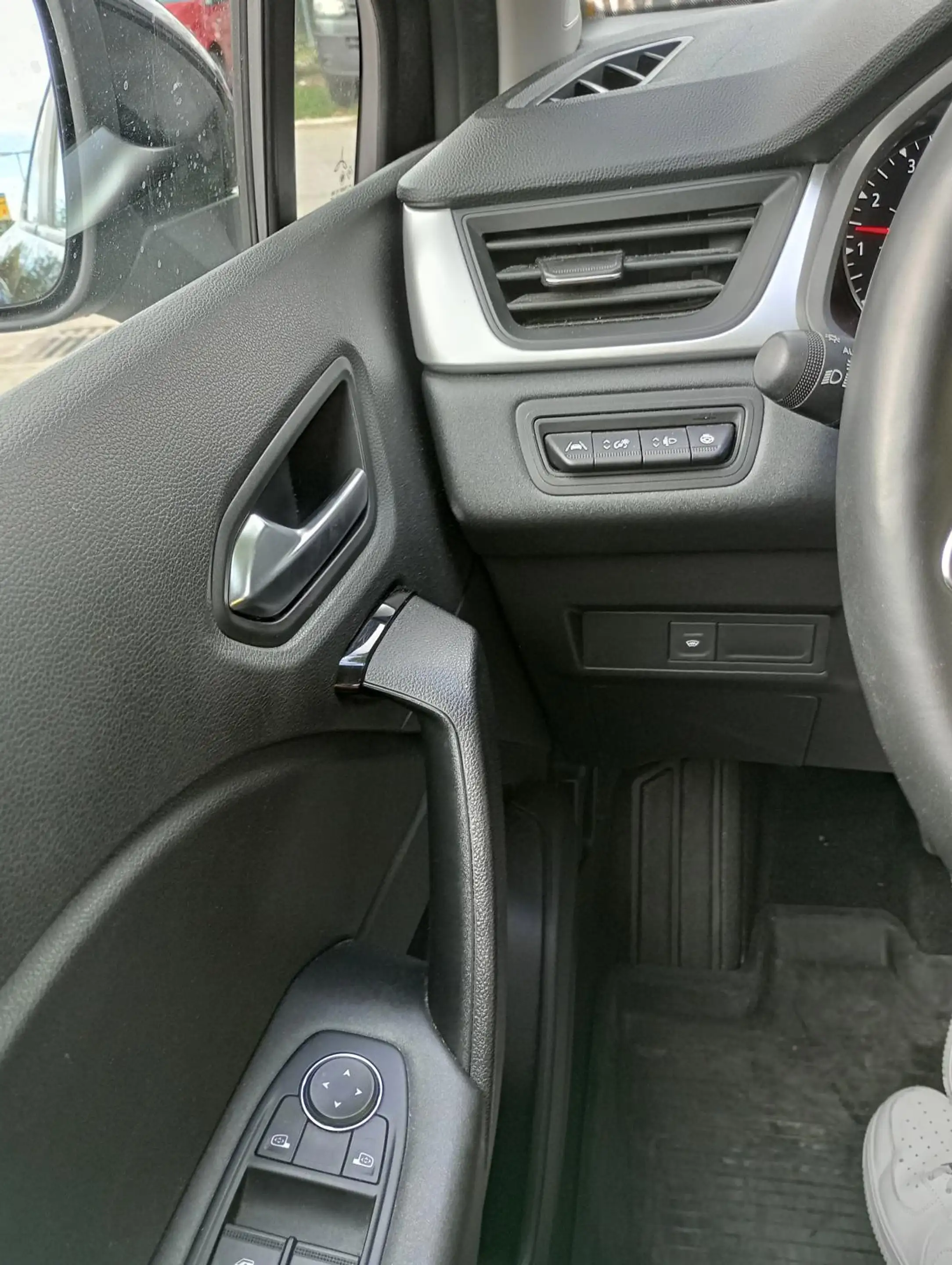 Renault Captur TCe 140 Mild Hybrid — photo 12