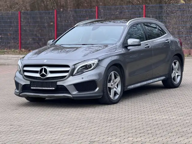 Mercedes-Benz GLA 220 d AMG *NAVI *XENON *LEDER *TÜV NEU