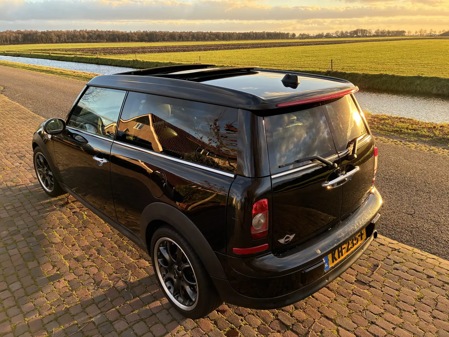 MINI Cooper Clubman 1.6 Automaat Noir - 2