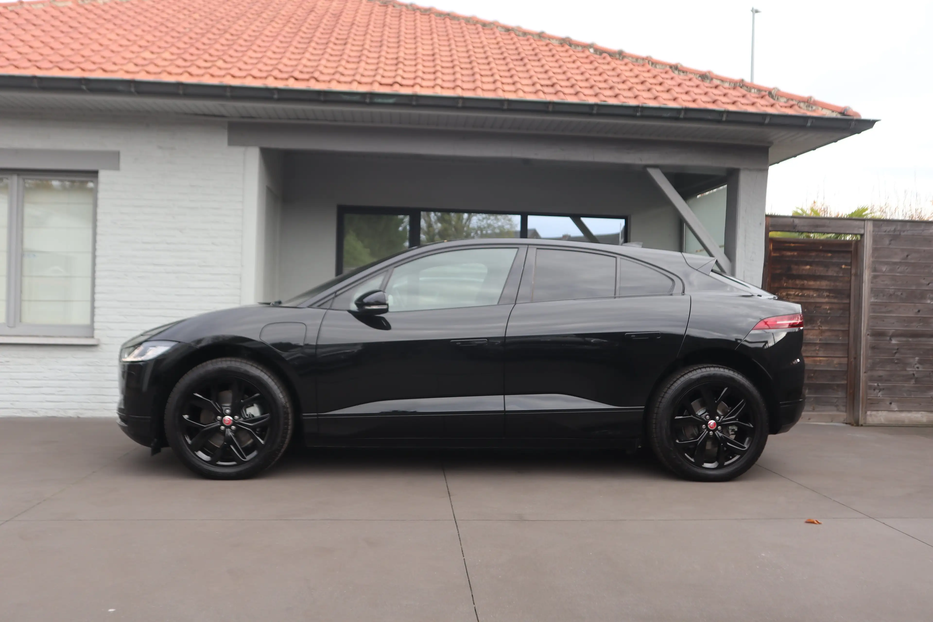 Jaguar I-Pace EV400 HSE/Black-pack/Pano/360°/Leder/4.300km !! — photo 2