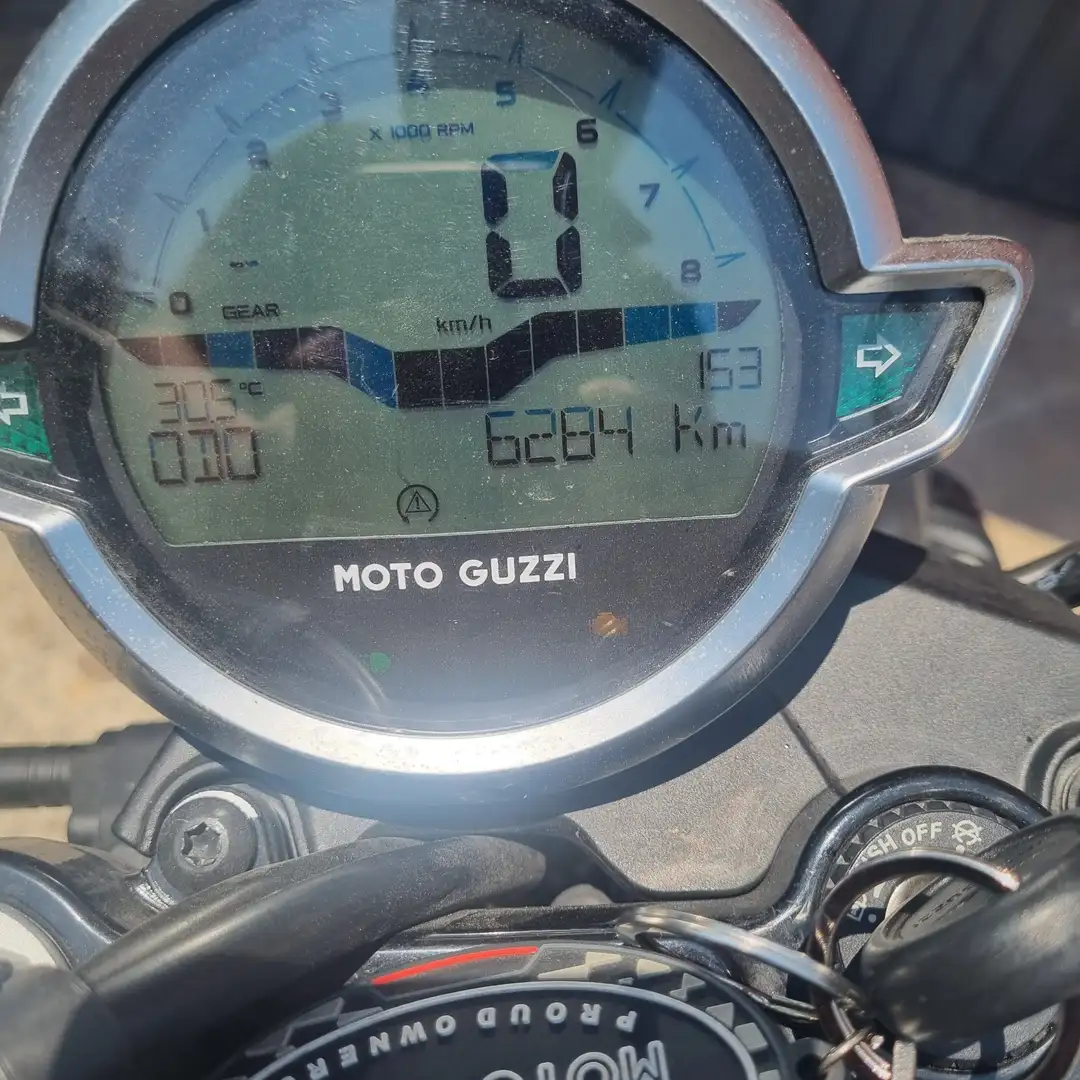 Moto Guzzi V 7 Jaune - 2