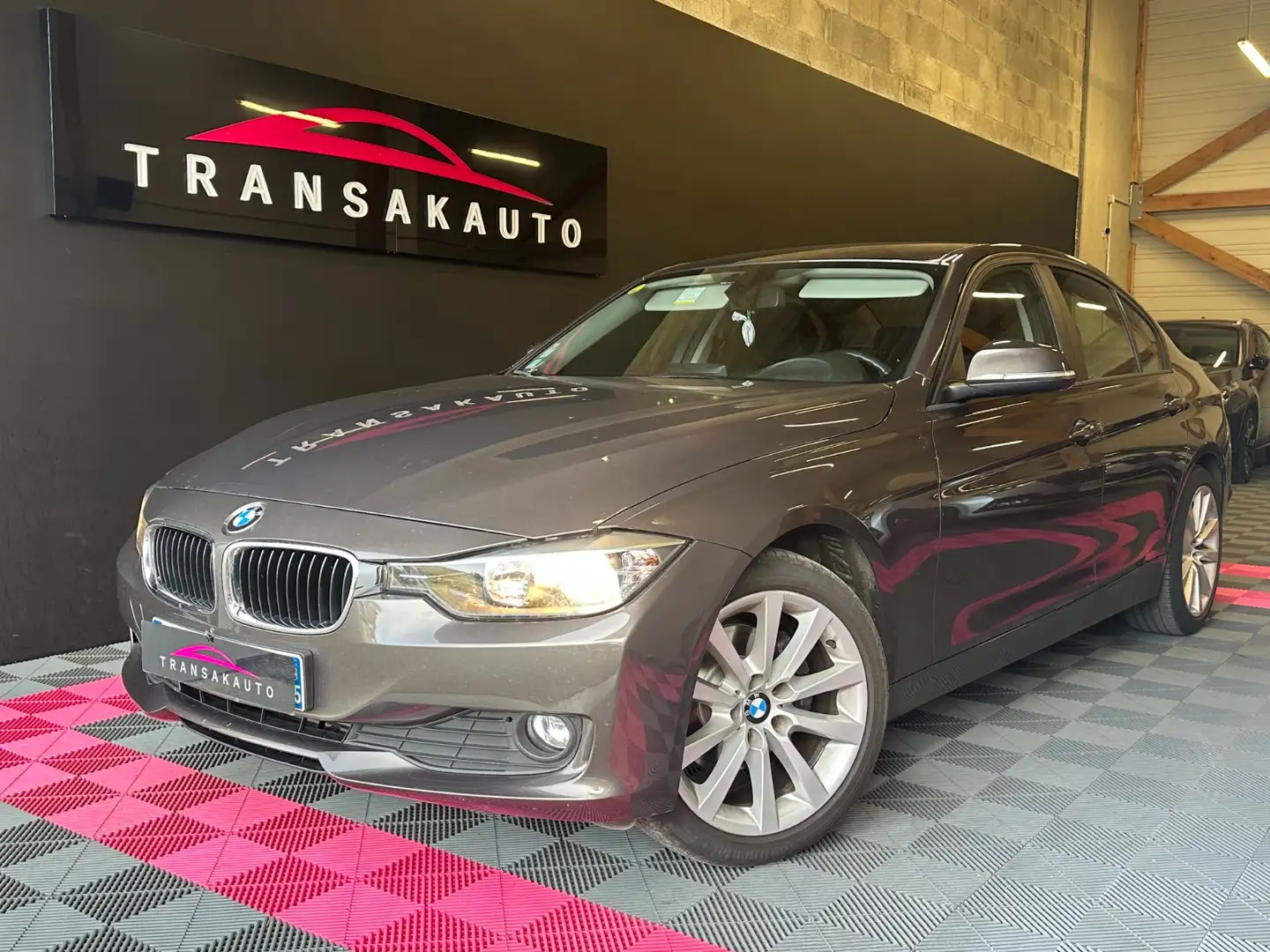 BMW 320 320d xDrive 184 ch 124 g Lounge Marrone - 1