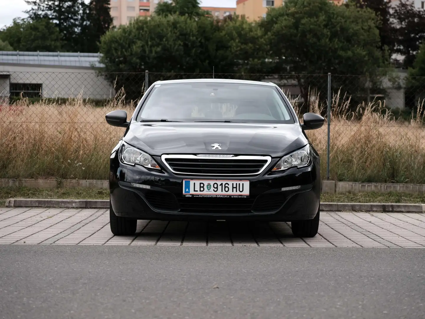 Peugeot 308 308 1,2 VTi 82 Access Access Schwarz - 2