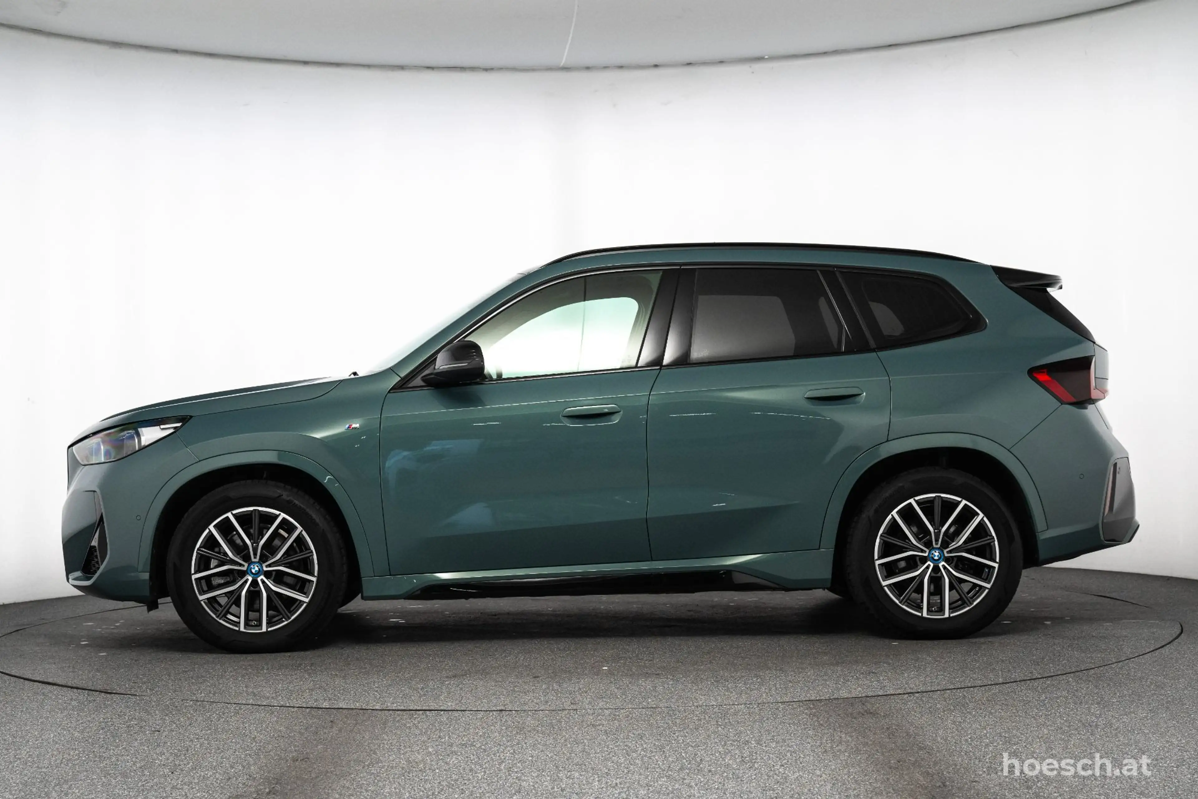 BMW iX1 xDrive30 M Sport PREMIUM — photo 3
