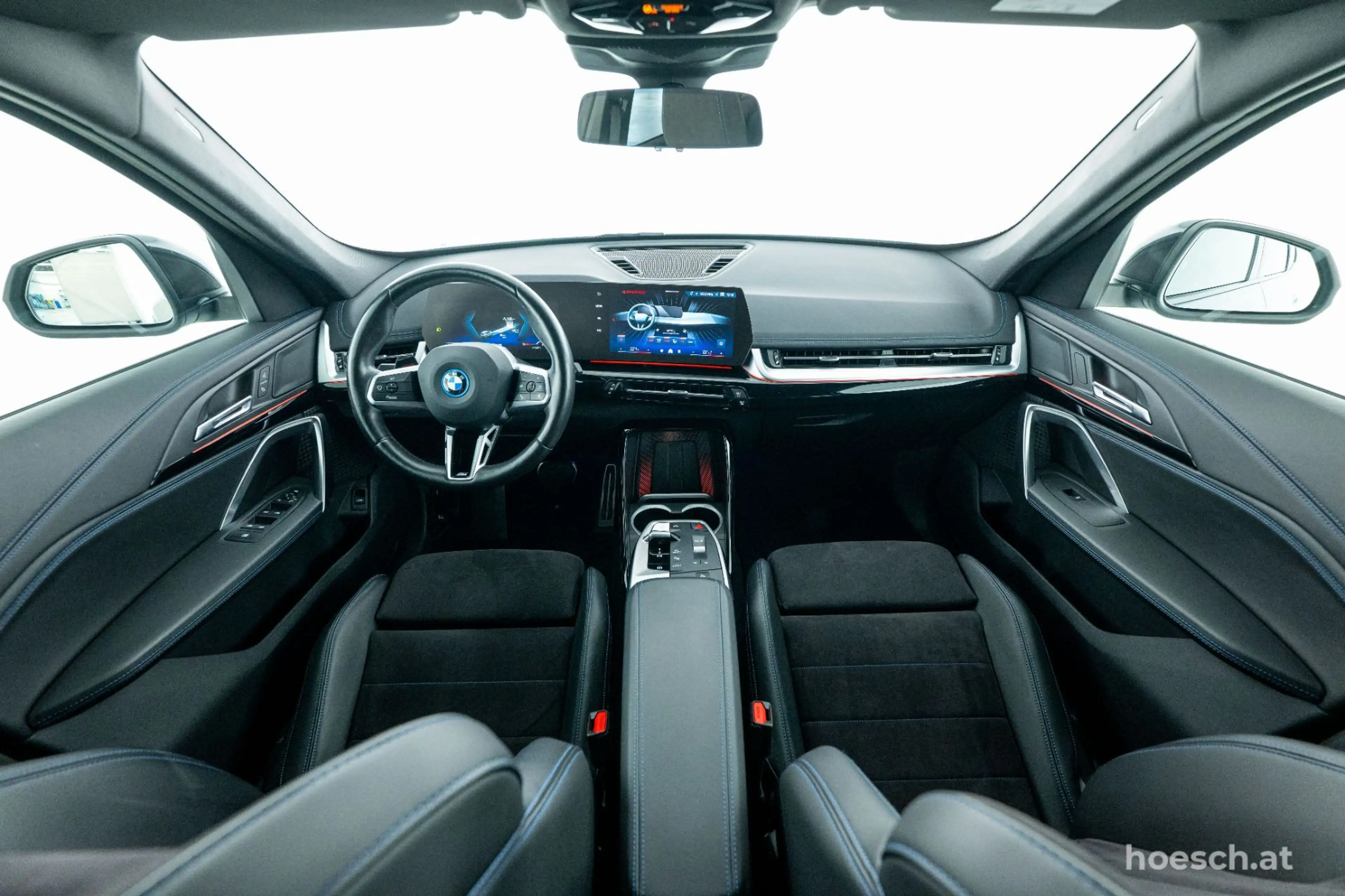 BMW iX1 xDrive30 M Sport PREMIUM — photo 5