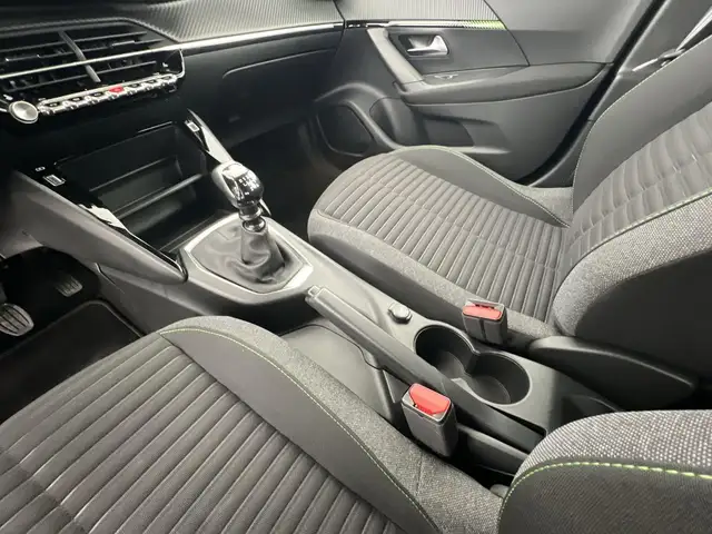 Peugeot 2008 view 16